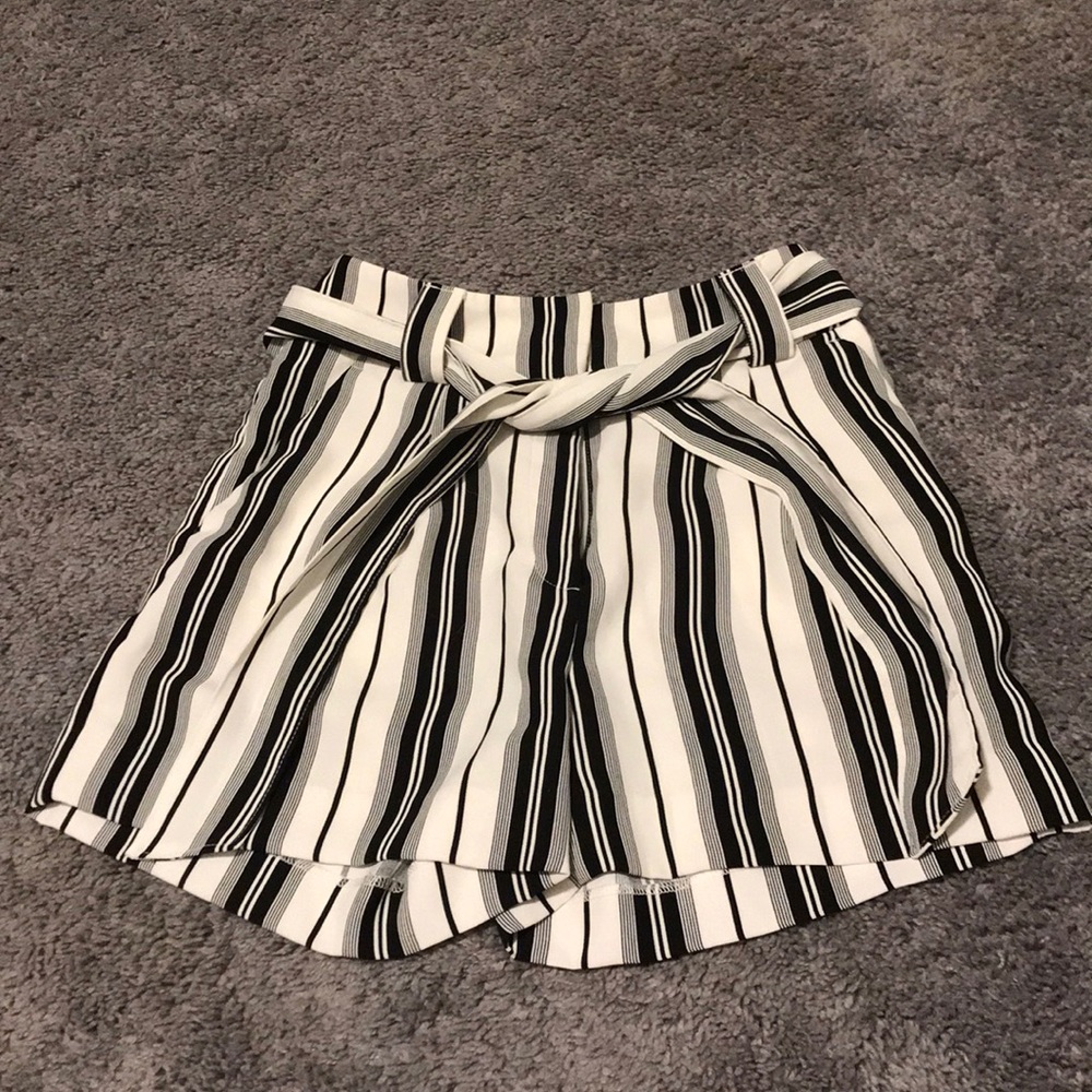 cute H&M shorts